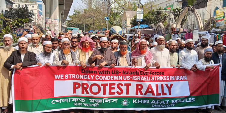 ইরানে হামলার প্রতিবাদে ঢাকায় বিক্ষোভ মিছিল