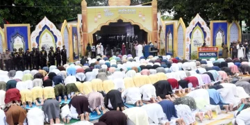 জাতীয় ঈদগাহে প্রধান জামাত ও বায়তুল মোকাররমসহ রাজধানীতে ঈদের জামাত অনুষ্ঠিত