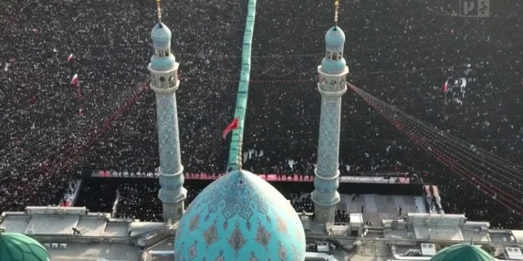 জামকারান মসজিদে শহীদ নেতার জানাজা সম্পন্ন; শেষ বিদায় অনুষ্ঠানে কোমেও মানুষের ঢল